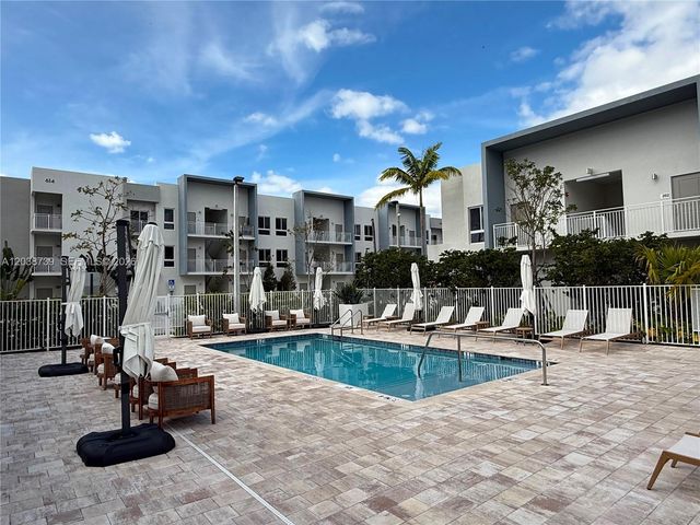 610 NE 2nd Street 301, Dania Beach, FL 33004