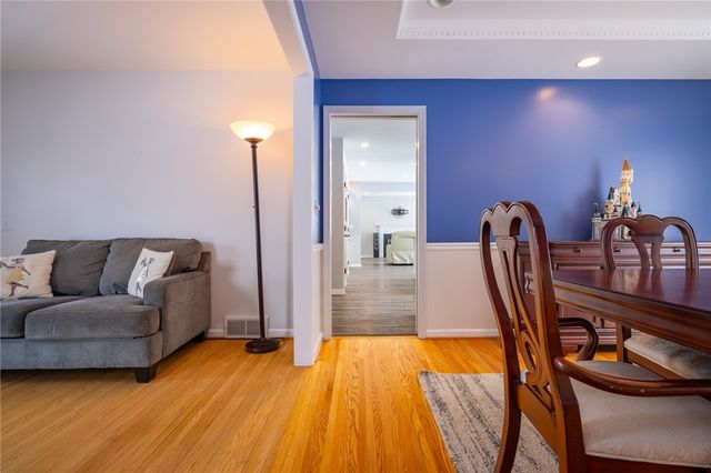 42 Bromley Road, Pittsford, NY 14534