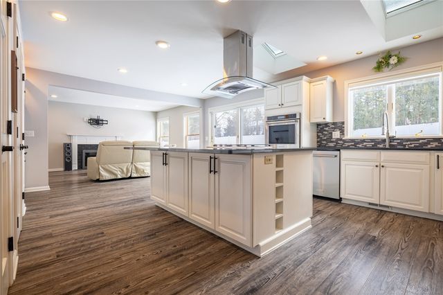 42 Bromley Road, Pittsford, NY 14534