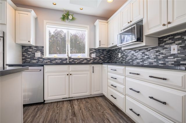 42 Bromley Road, Pittsford, NY 14534