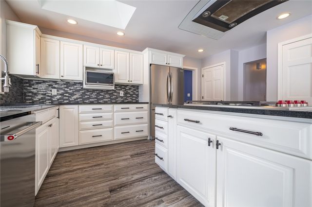 42 Bromley Road, Pittsford, NY 14534