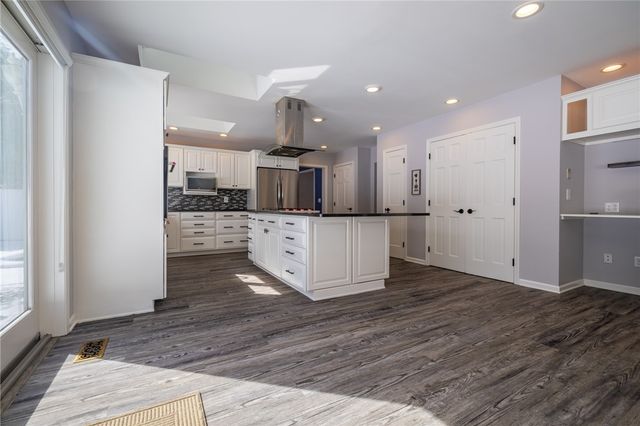 42 Bromley Road, Pittsford, NY 14534