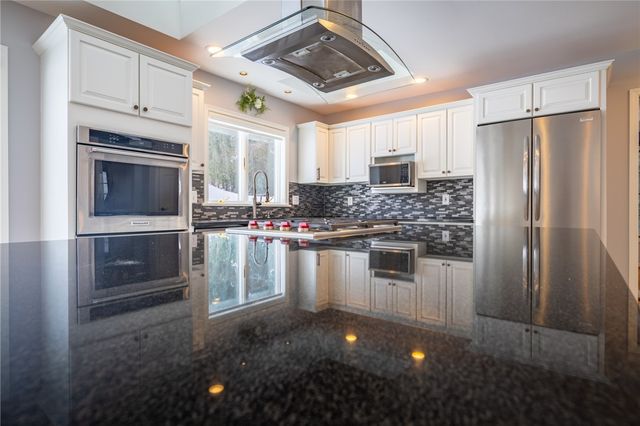 42 Bromley Road, Pittsford, NY 14534