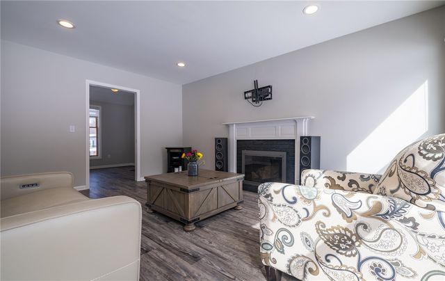 42 Bromley Road, Pittsford, NY 14534