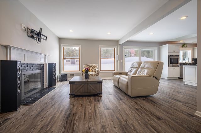 42 Bromley Road, Pittsford, NY 14534