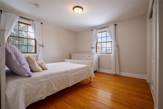 42 Bromley Road, Pittsford, NY 14534