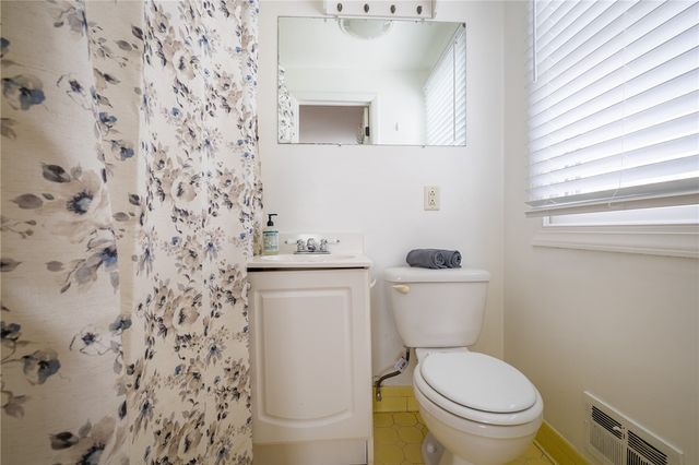 42 Bromley Road, Pittsford, NY 14534