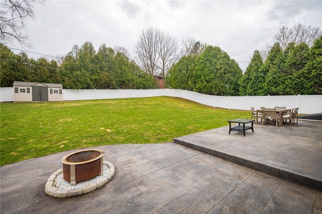 42 Bromley Road, Pittsford, NY 14534