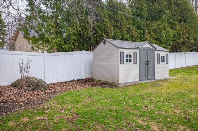 42 Bromley Road, Pittsford, NY 14534