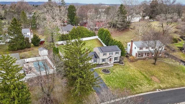 42 Bromley Road, Pittsford, NY 14534