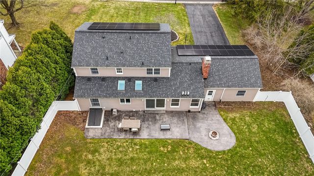 42 Bromley Road, Pittsford, NY 14534