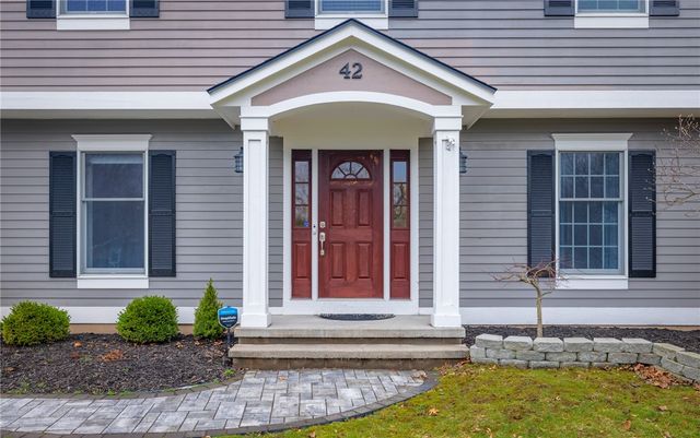 42 Bromley Road, Pittsford, NY 14534