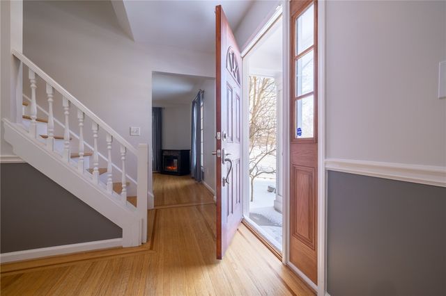 42 Bromley Road, Pittsford, NY 14534