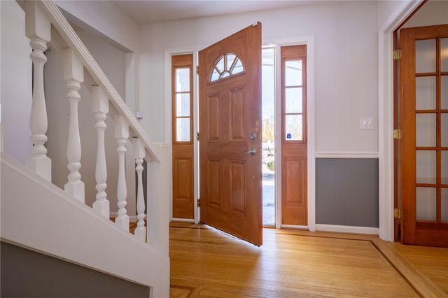 42 Bromley Road, Pittsford, NY 14534