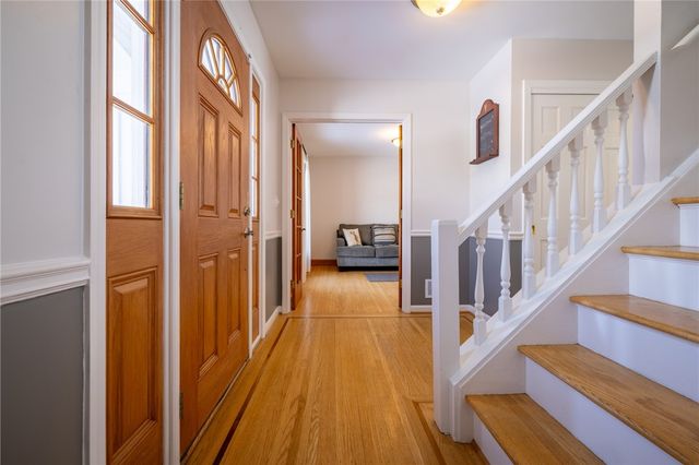 42 Bromley Road, Pittsford, NY 14534