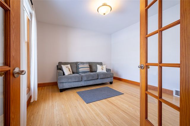 42 Bromley Road, Pittsford, NY 14534