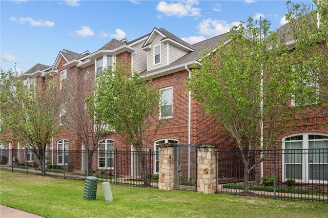 305 Holleman Drive E 205, College Station, TX 77840