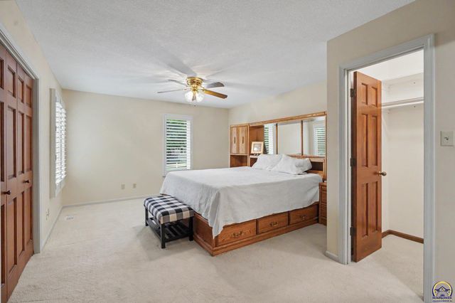 5647 SW Hawick LN, Topeka, KS 66614
