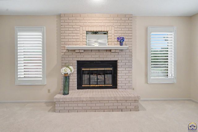 5647 SW Hawick LN, Topeka, KS 66614