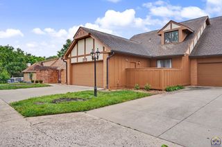 5647 SW Hawick LN, Topeka, KS 66614