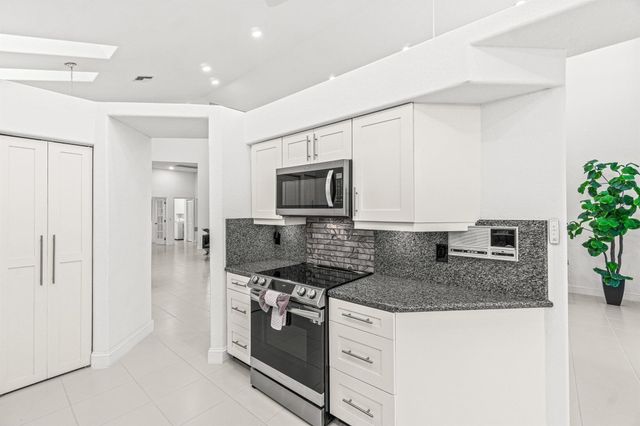6210 Evian Place, Boynton Beach, FL 33437