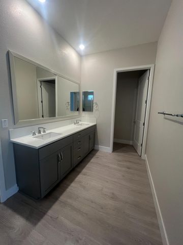 9049 Elliott Springs Dr, Elk Grove, CA 95624