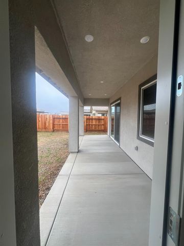 9049 Elliott Springs Dr, Elk Grove, CA 95624