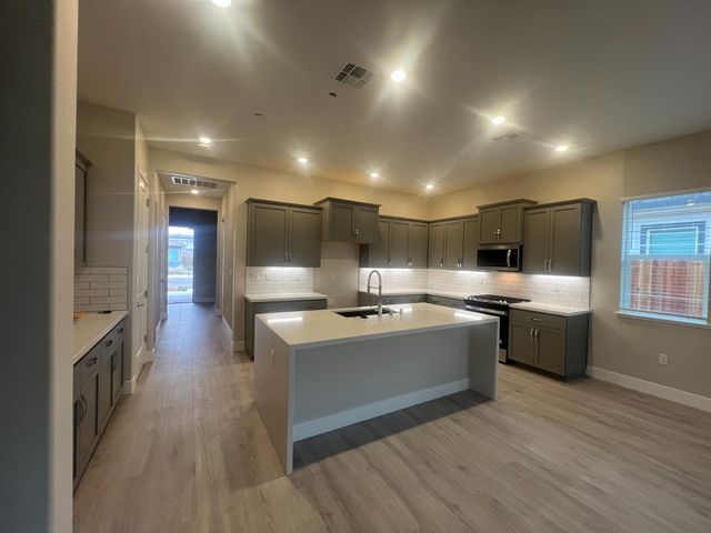 9049 Elliott Springs Dr, Elk Grove, CA 95624