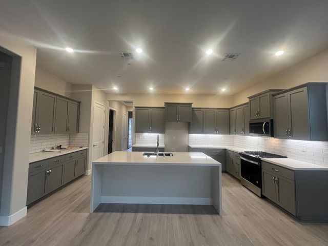 9049 Elliott Springs Dr, Elk Grove, CA 95624