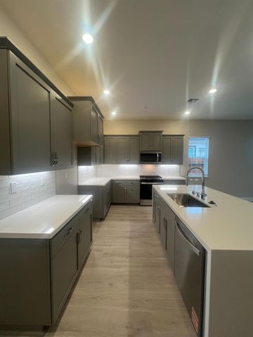 9049 Elliott Springs Dr, Elk Grove, CA 95624