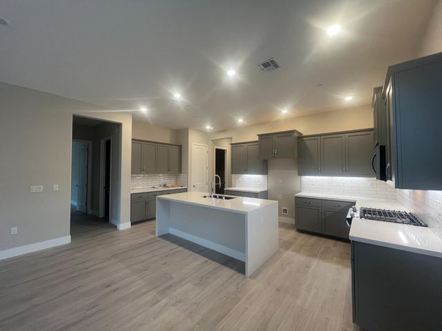 9049 Elliott Springs Dr, Elk Grove, CA 95624