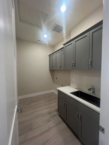 9049 Elliott Springs Dr, Elk Grove, CA 95624