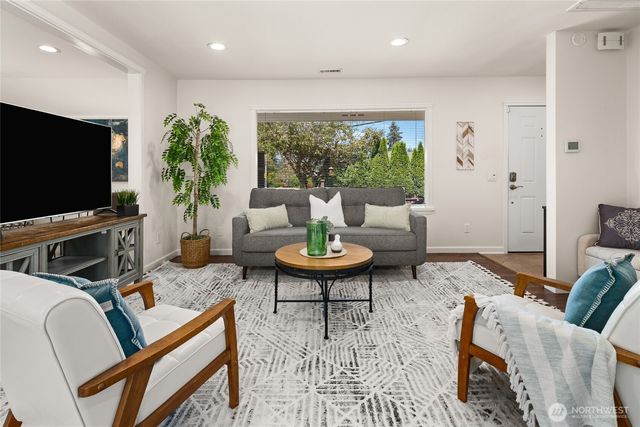 3922 214th Street SW, Mountlake Terrace, WA 98043