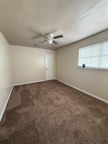 414 Dogwood Street, Lake Jackson, TX 77566