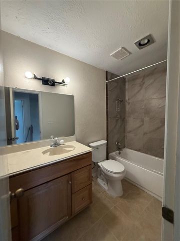 414 Dogwood Street, Lake Jackson, TX 77566