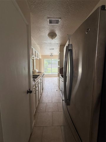 414 Dogwood Street, Lake Jackson, TX 77566