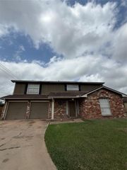 414 Dogwood Street, Lake Jackson, TX 77566
