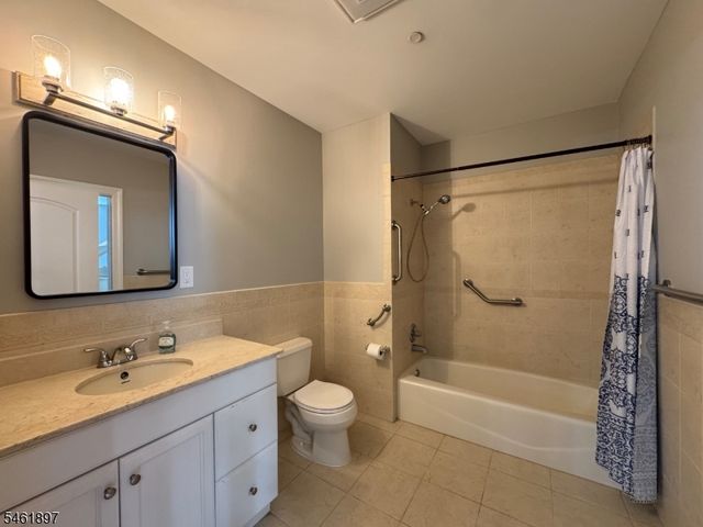 445 Van Houten Ave 105, Passaic City, NJ 07055