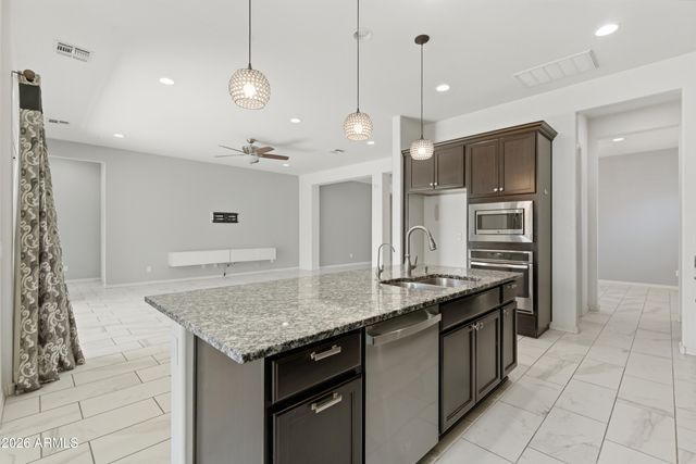 1083 E HOLLAND PARK Drive, Gilbert, AZ 85297