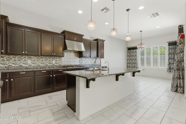 1083 E HOLLAND PARK Drive, Gilbert, AZ 85297