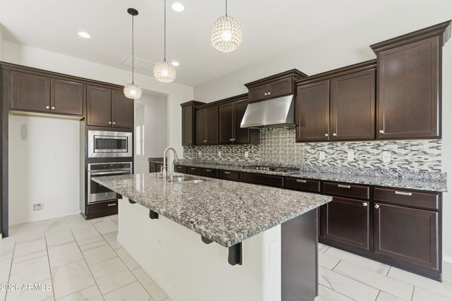 1083 E HOLLAND PARK Drive, Gilbert, AZ 85297