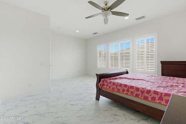 1083 E HOLLAND PARK Drive, Gilbert, AZ 85297