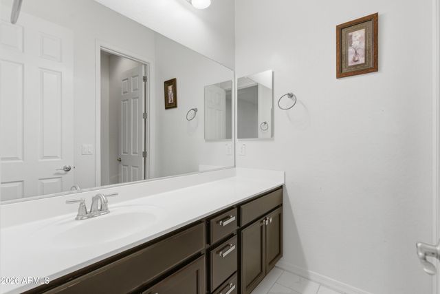 1083 E HOLLAND PARK Drive, Gilbert, AZ 85297
