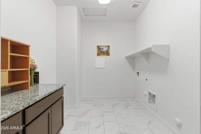 1083 E HOLLAND PARK Drive, Gilbert, AZ 85297