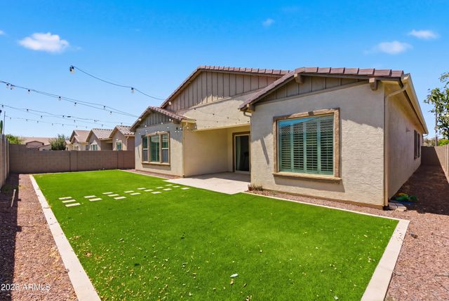 1083 E HOLLAND PARK Drive, Gilbert, AZ 85297