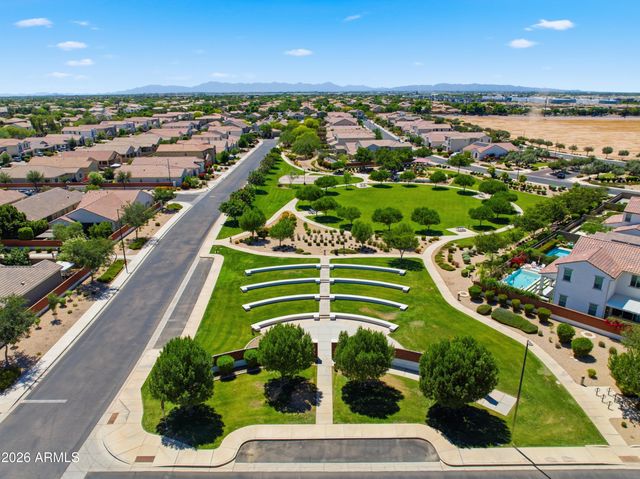 1083 E HOLLAND PARK Drive, Gilbert, AZ 85297