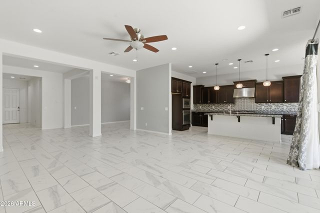 1083 E HOLLAND PARK Drive, Gilbert, AZ 85297