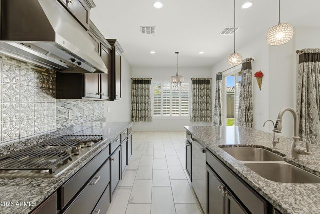 1083 E HOLLAND PARK Drive, Gilbert, AZ 85297