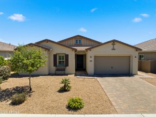 1083 E HOLLAND PARK Drive, Gilbert, AZ 85297