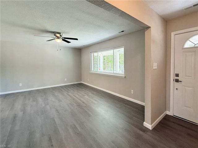 3900 Edinburgh DR, Virginia Beach, VA 23452